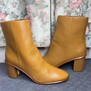 TORY BURCH BROOKE STAMPED HEEL LEATHER BOOTIE CARAMEL  CORN SIZE 8.5